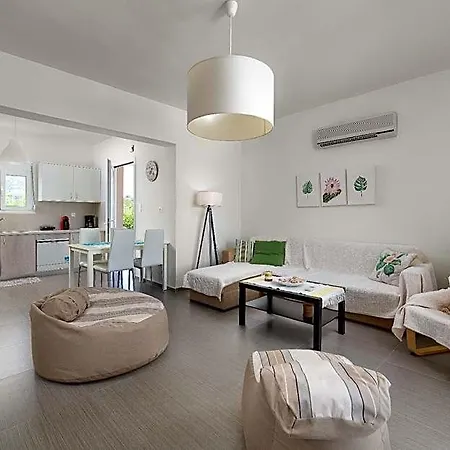Gennadi Serenity House -beachfront With Pool 4*